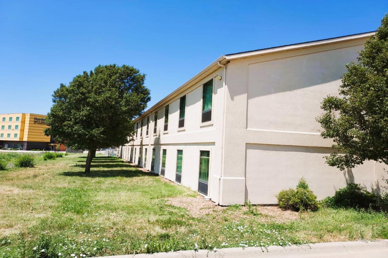 McPherson Inn By OYO, I-135 Exterior foto