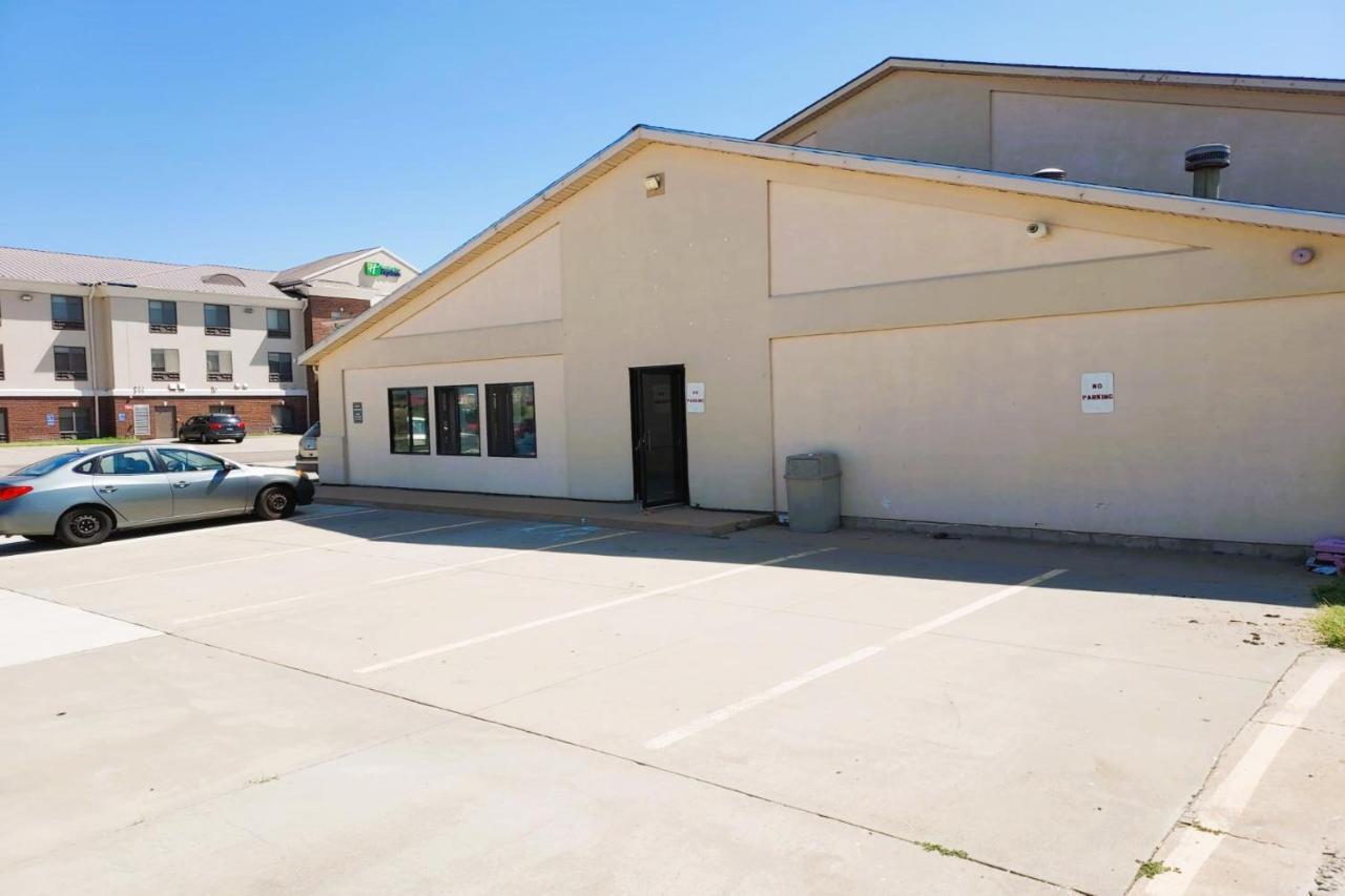 McPherson Inn By OYO, I-135 Exterior foto